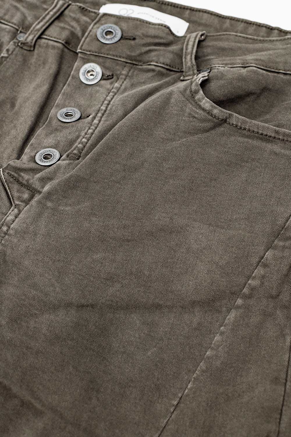 Jeans skinny con bottoni a vista in grigio
