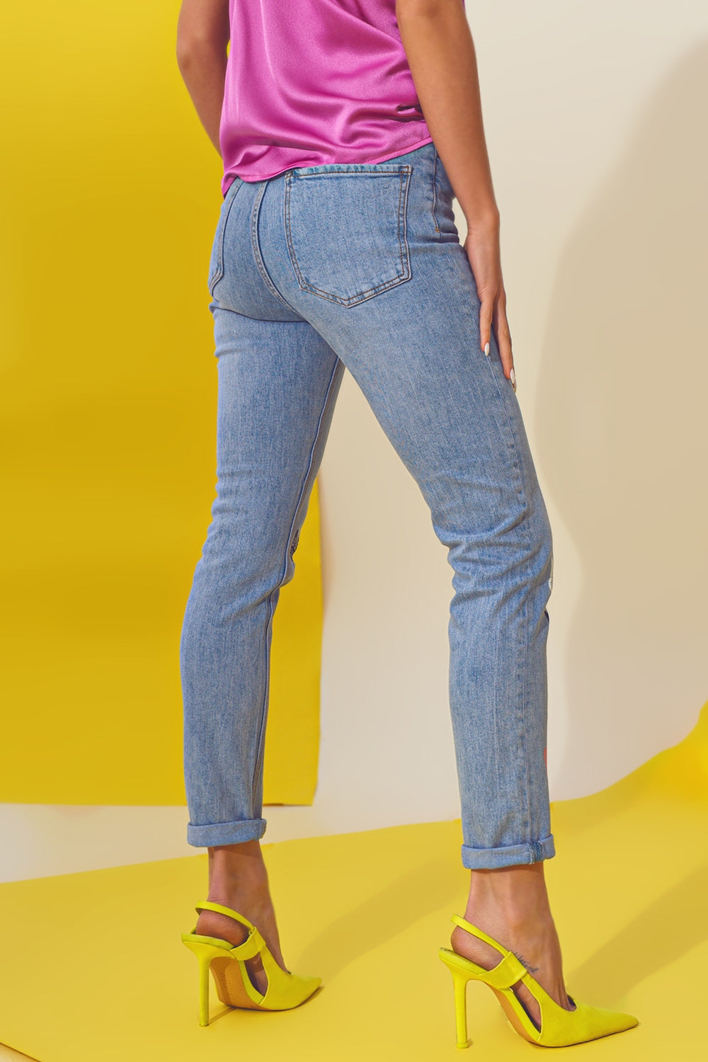 Jeans skinny con dettaglio farfalla in lavaggio blu chiaro