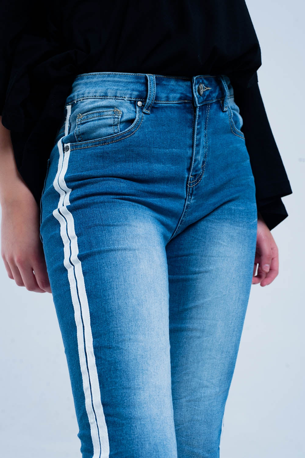 Jeans skinny con fettuccia lungo la cucitura laterale