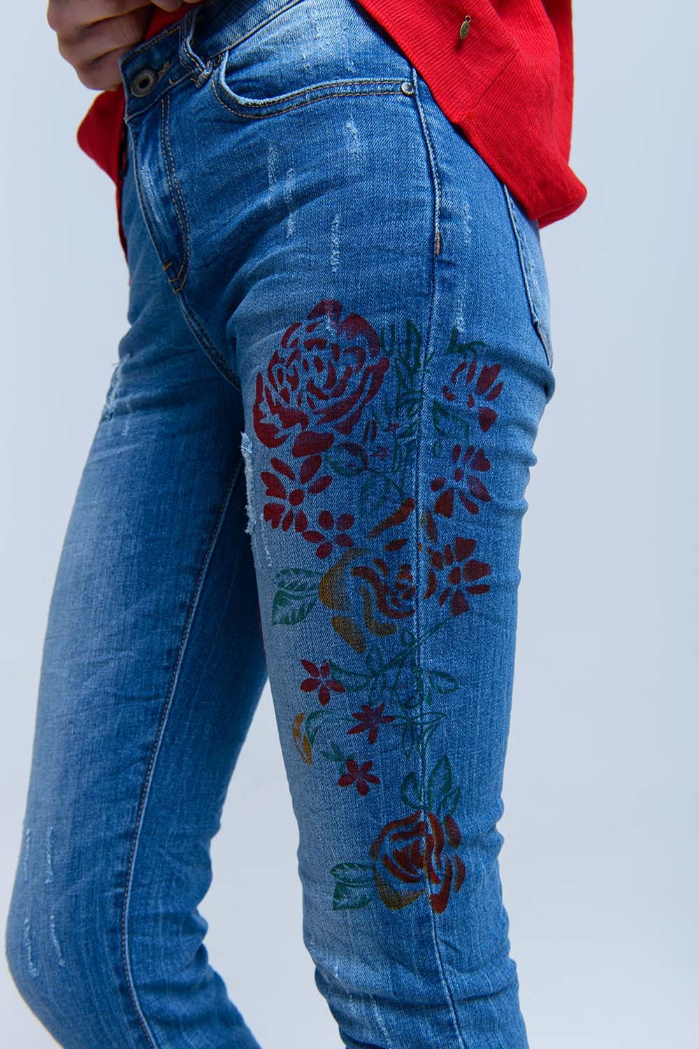 Jeans skinny con fiori dipinti