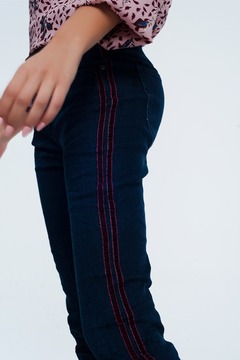 Jeans skinny con righe sportive rosso