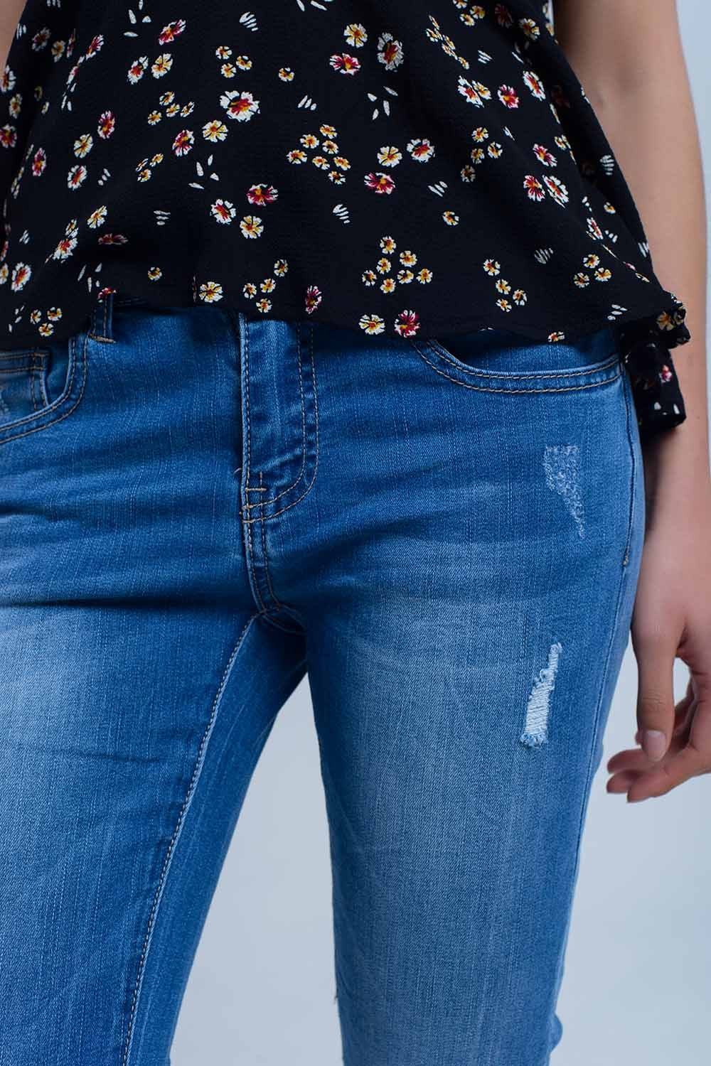 Jeans skinny con strappi al ginocchio