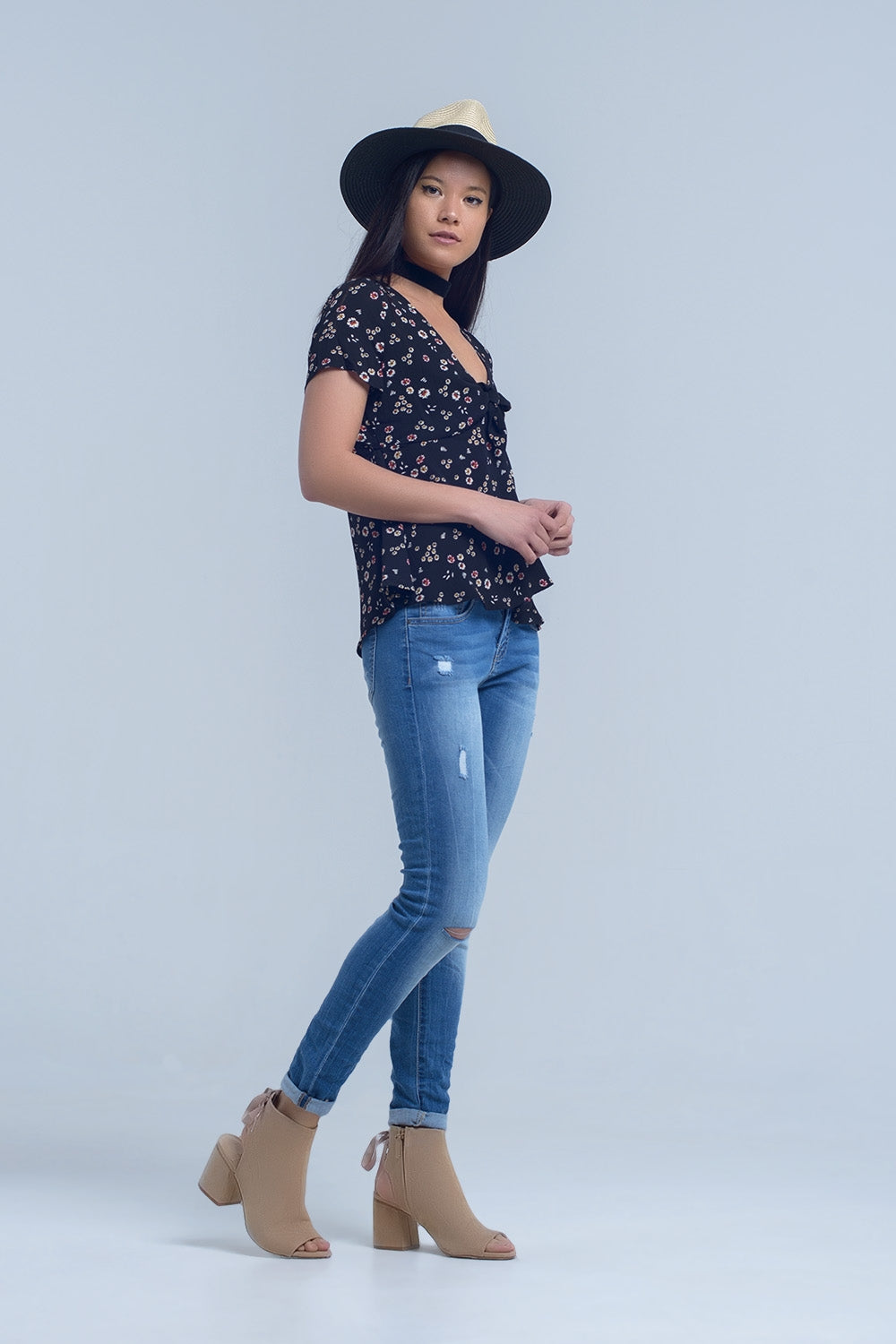 Jeans skinny con strappi al ginocchio