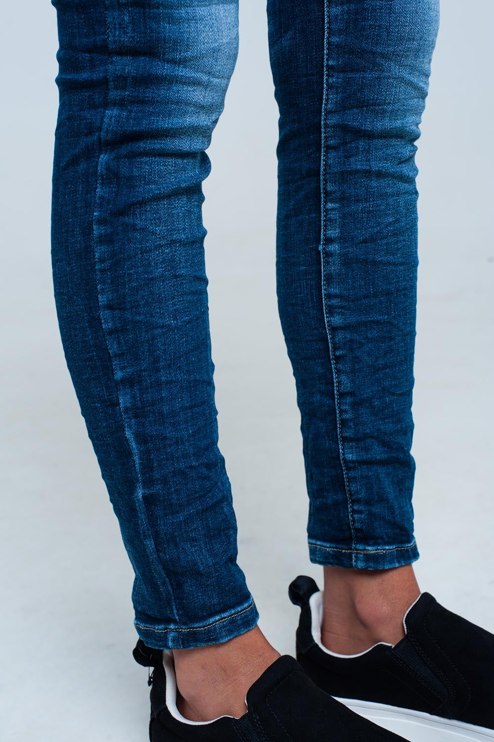Jeans skinny con tasca ricamata