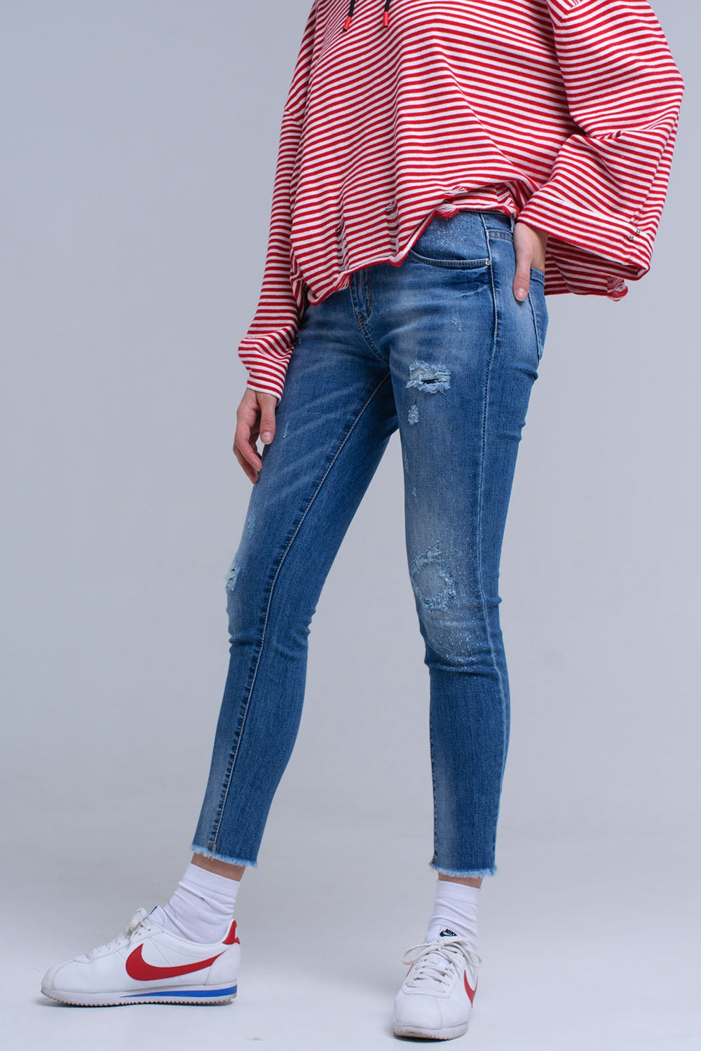 Jeans skinny effetto consumato con frange