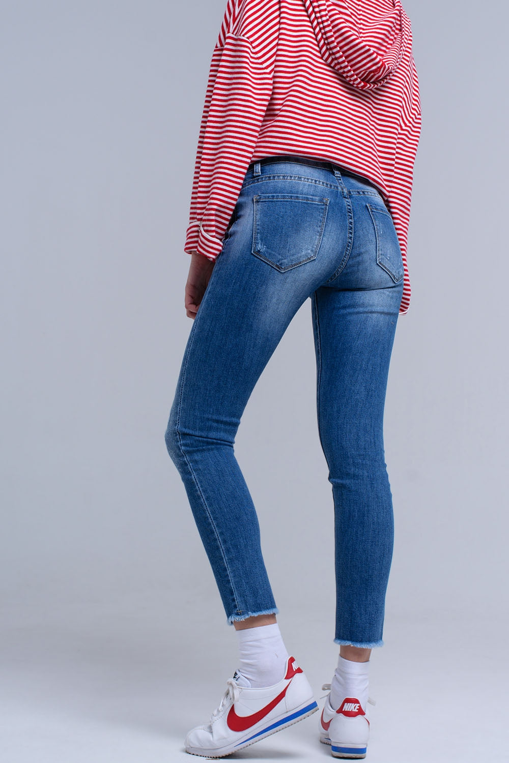 Jeans skinny effetto consumato con frange