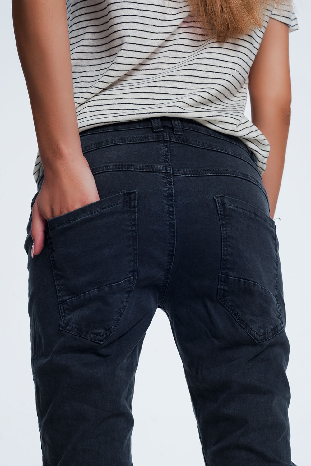 jeans skinny grigio con cavallo basso