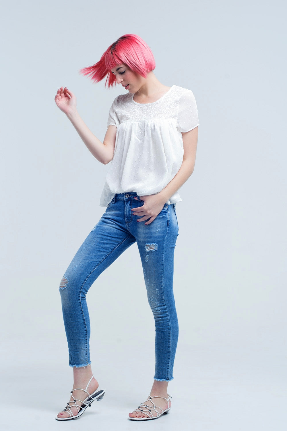 Jeans skinny in lavaggio medio con strappi