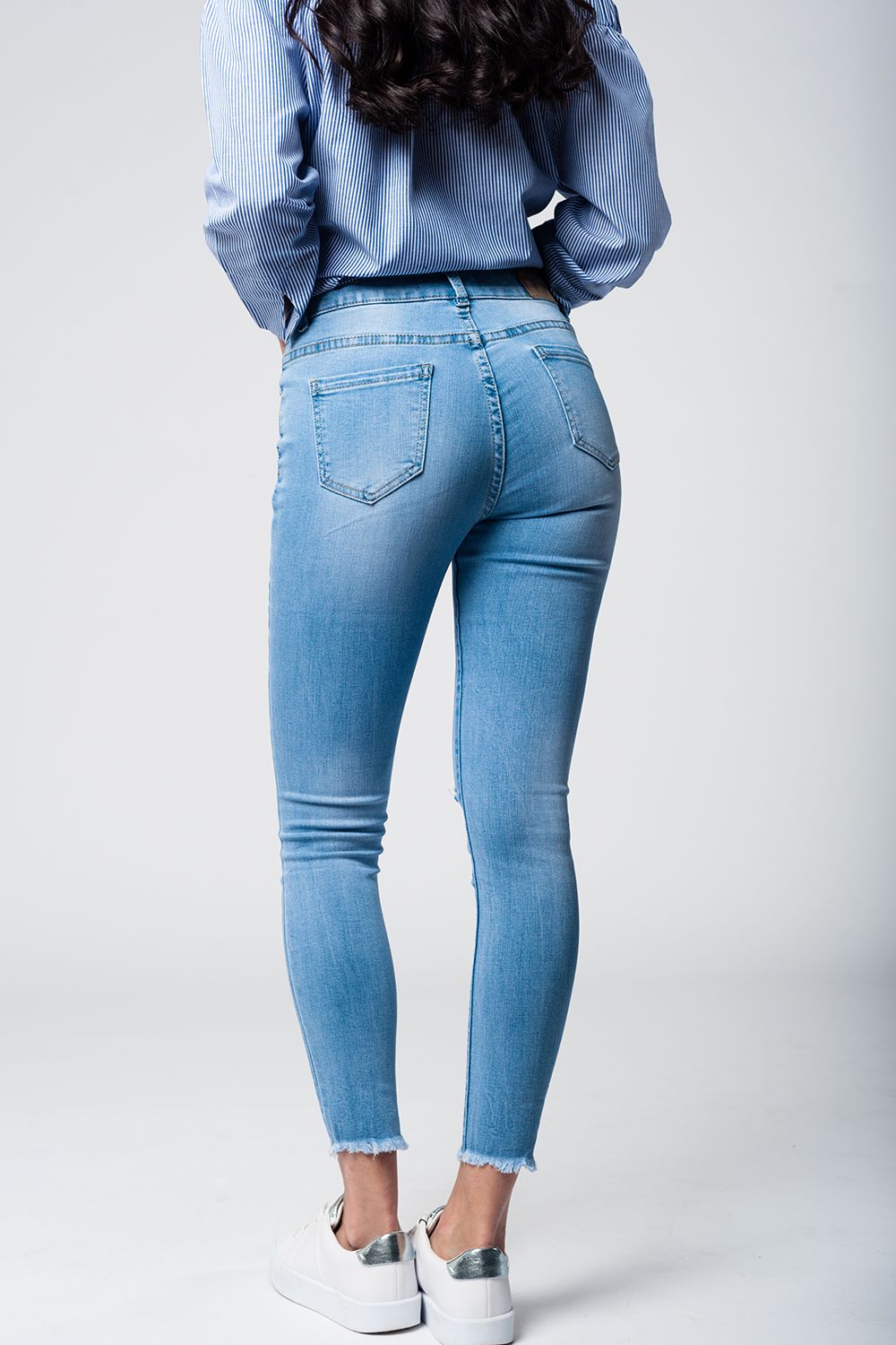 Jeans Skinny leggeri con strappi