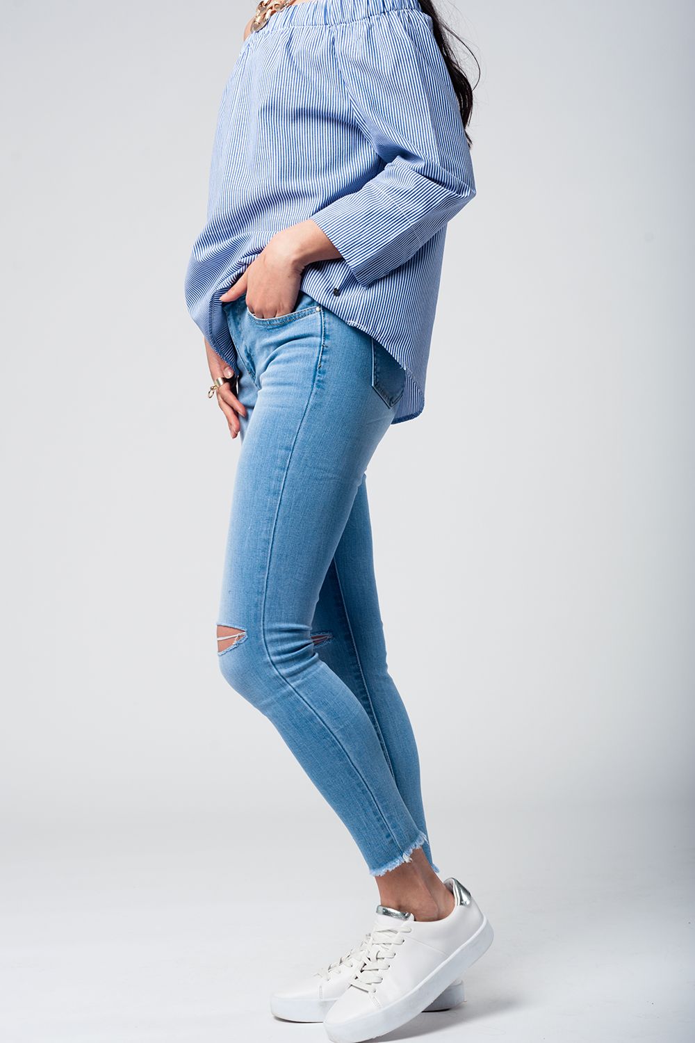 Jeans Skinny leggeri con strappi