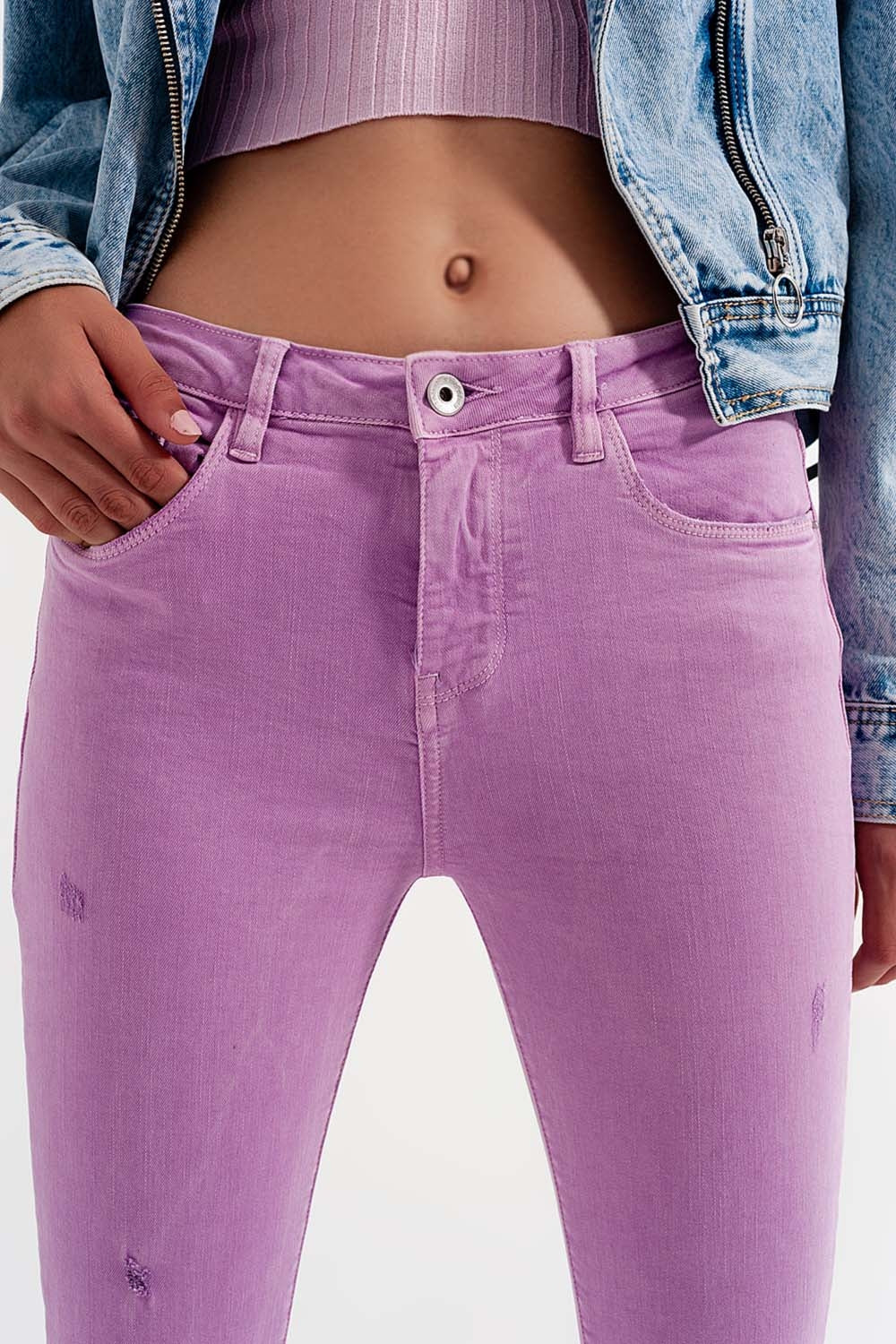 Jeans skinny lilla con fondo effetto invecchiato