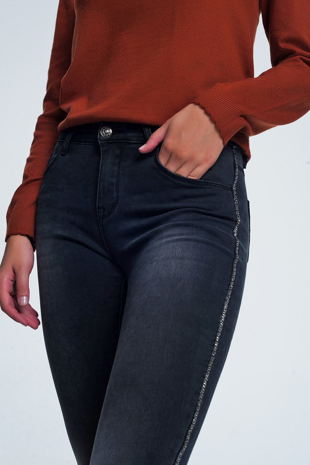 Jeans skinny neri con decorazione laterale