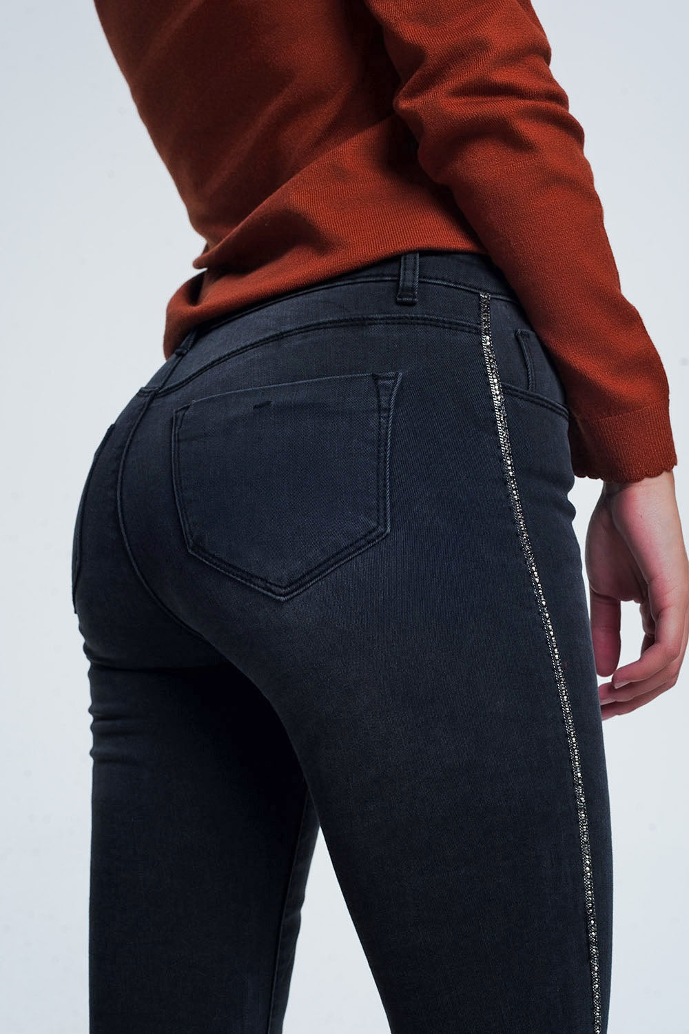 Jeans skinny neri con decorazione laterale