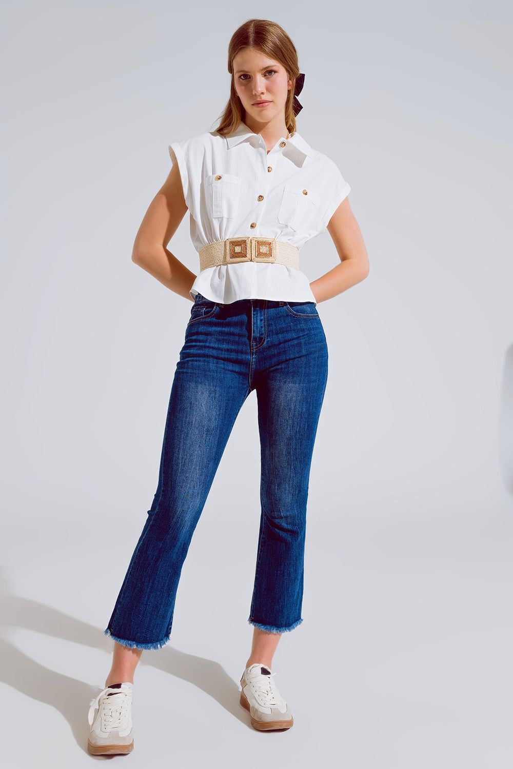 Jeans skinny svasati con orlo a vivo in lavaggio medio