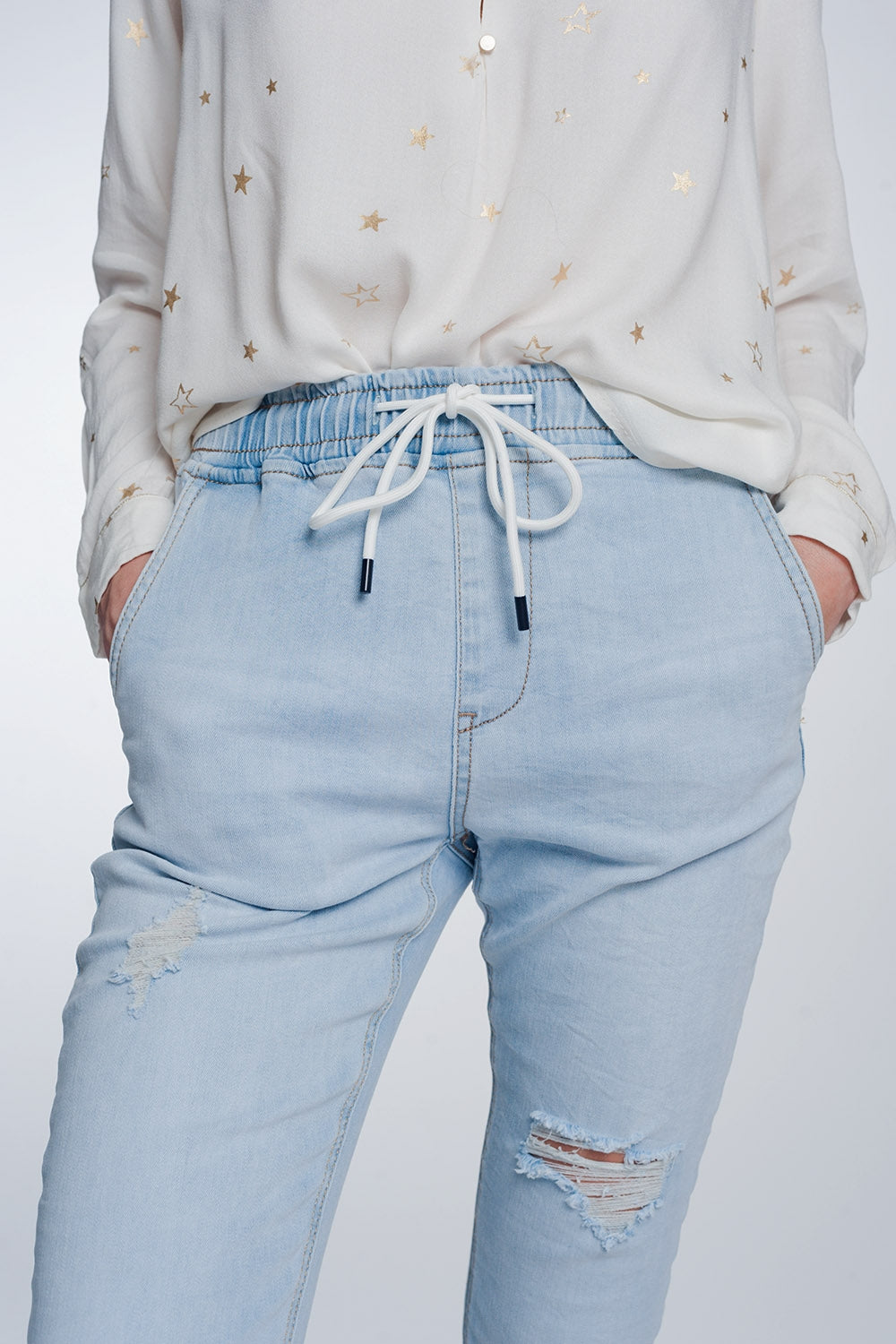 Jeans stile joggers lavaggio chiaro