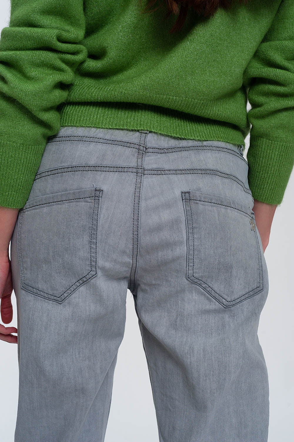 Jeans stile joggers leggeri lavaggio medio grigio