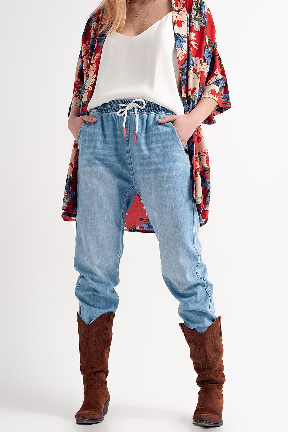 Q2 Jeans stile joggers leggeri lavaggio medio