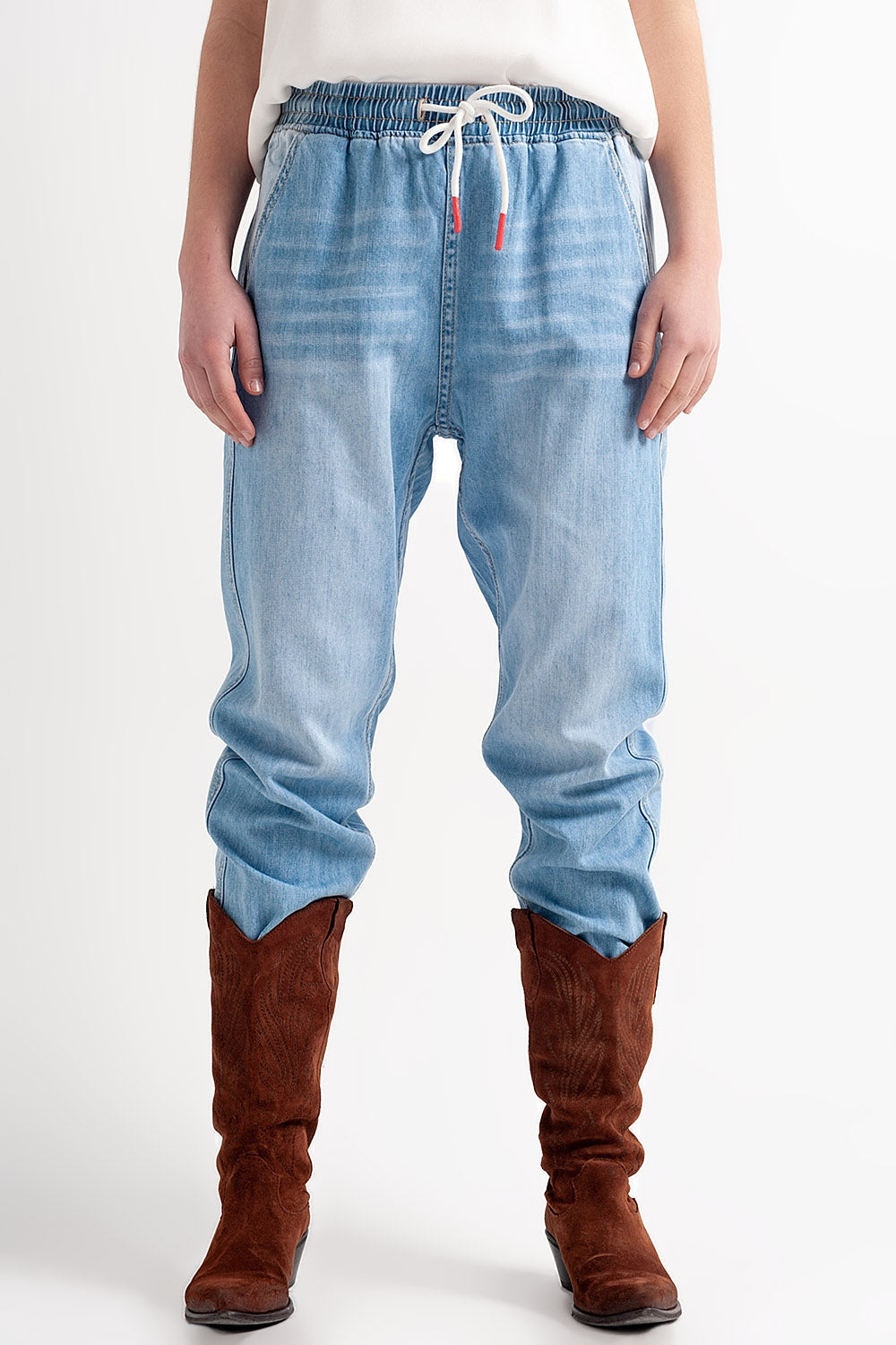 Jeans stile joggers leggeri lavaggio medio