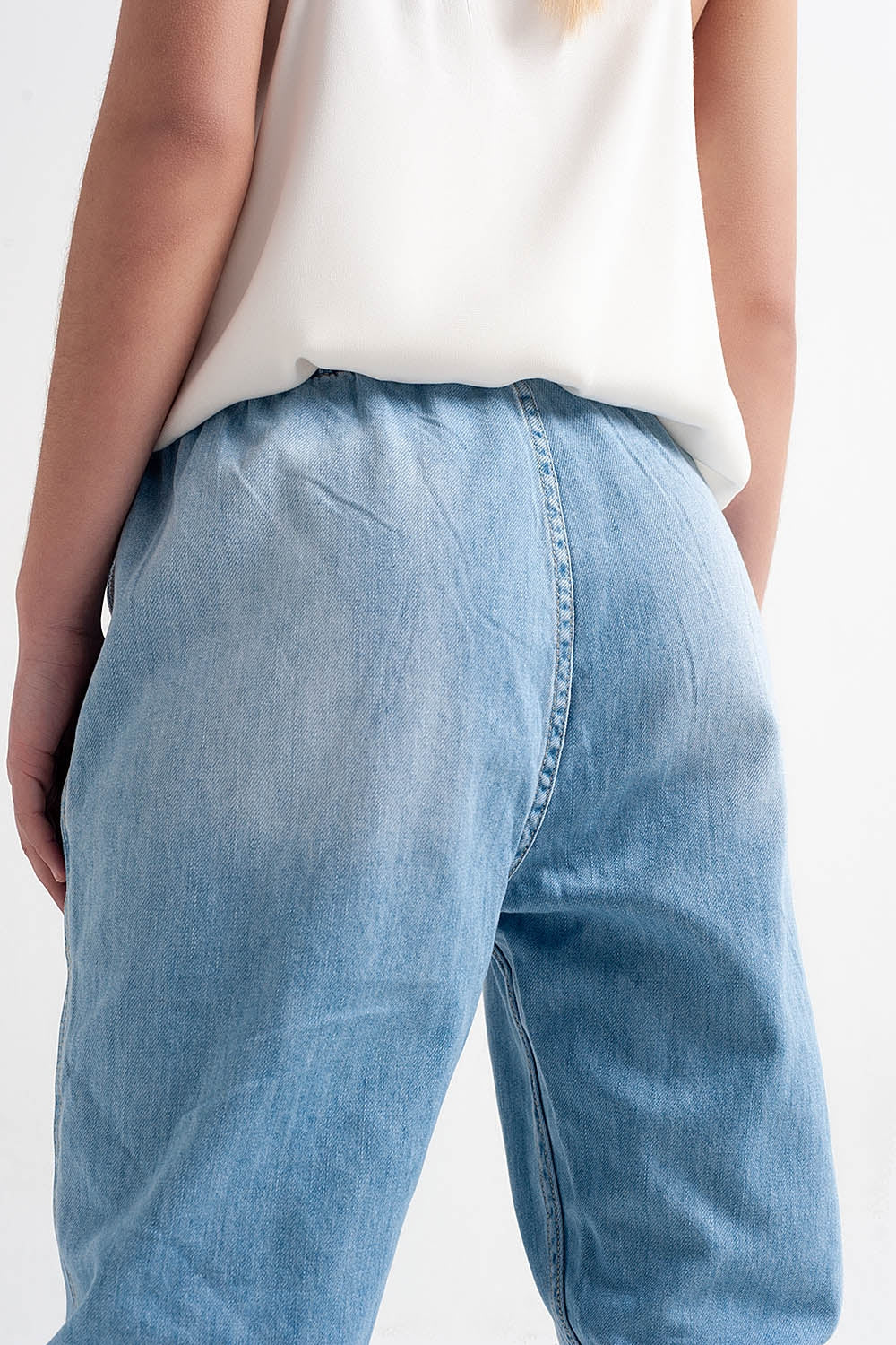 Jeans stile joggers leggeri lavaggio medio