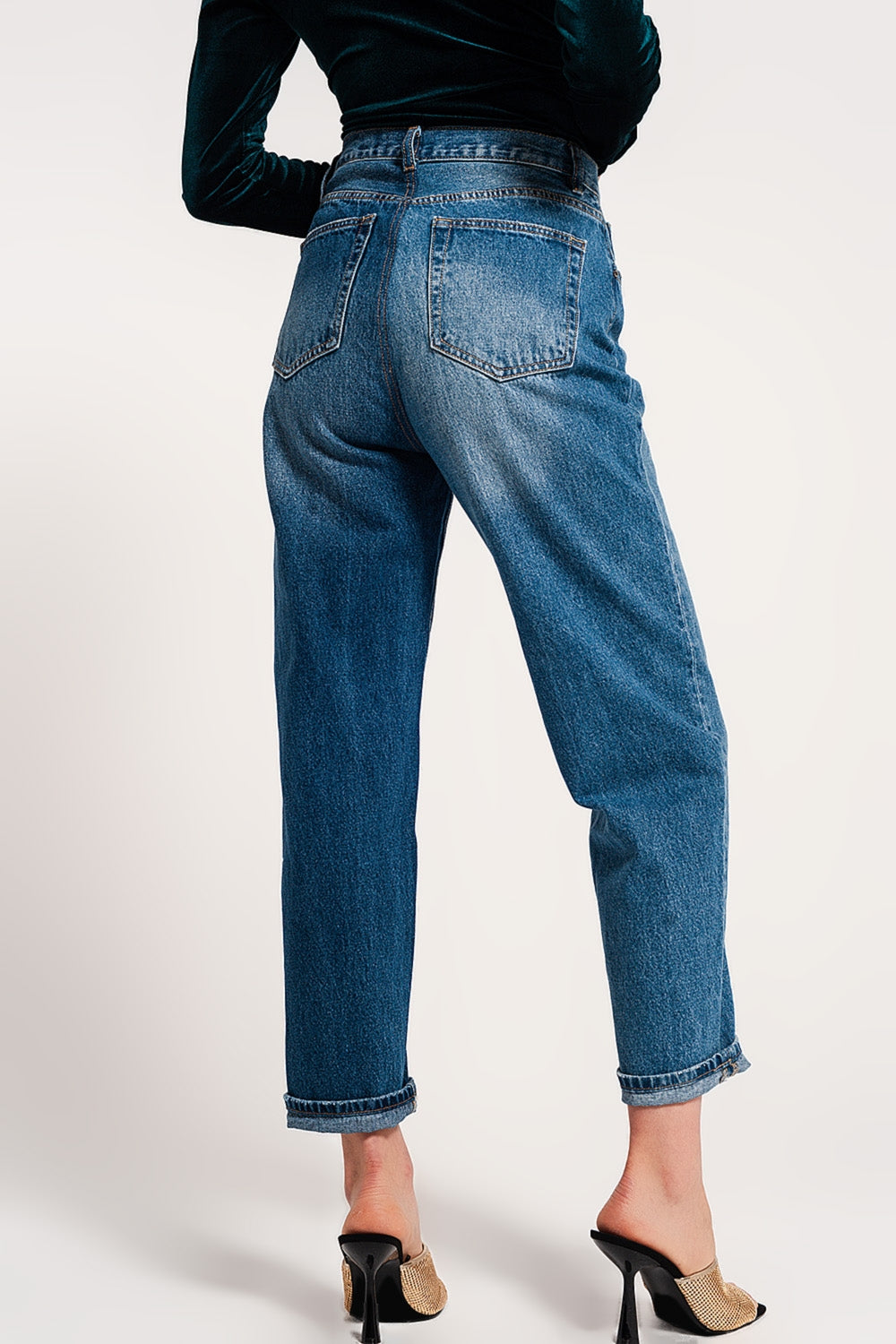 Jeans straight fit blu medio con bottoni asimmetrici