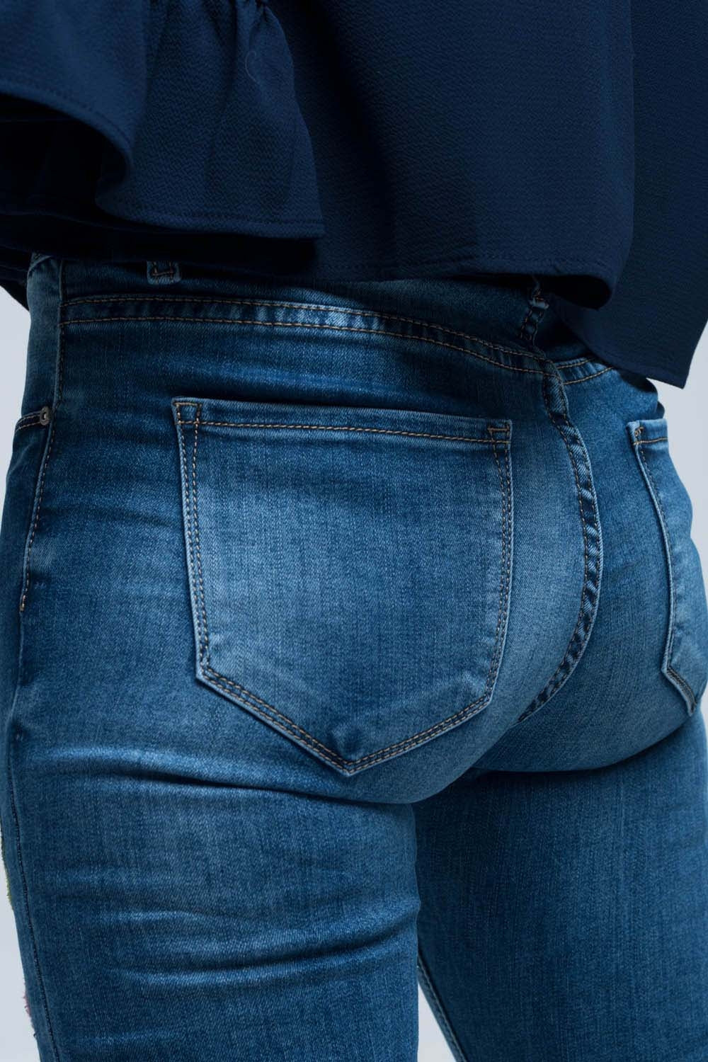 jeans stretti con ricami