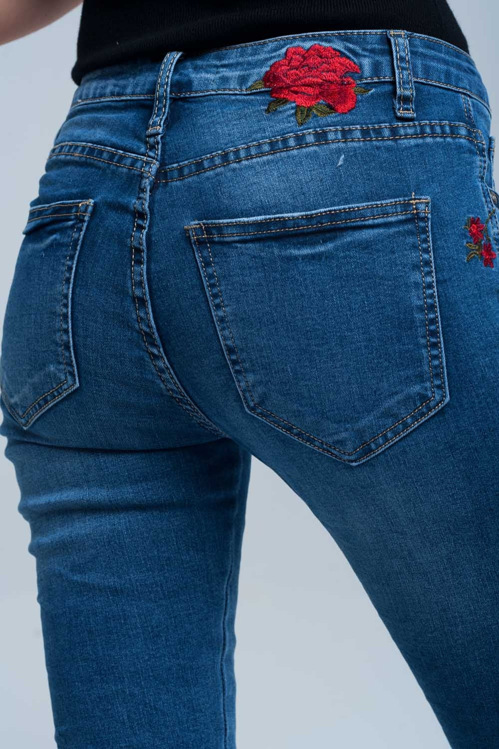 Jeans stretti dettagli ricamati