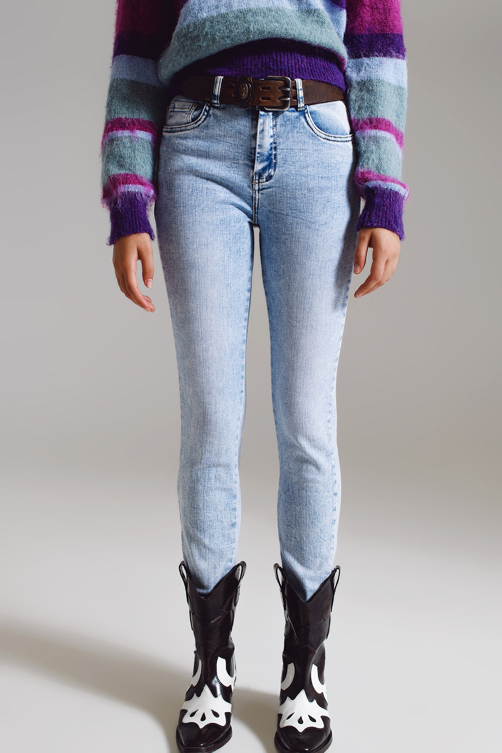Q2 Jeans super skinny a vita media in lavaggio chiaro