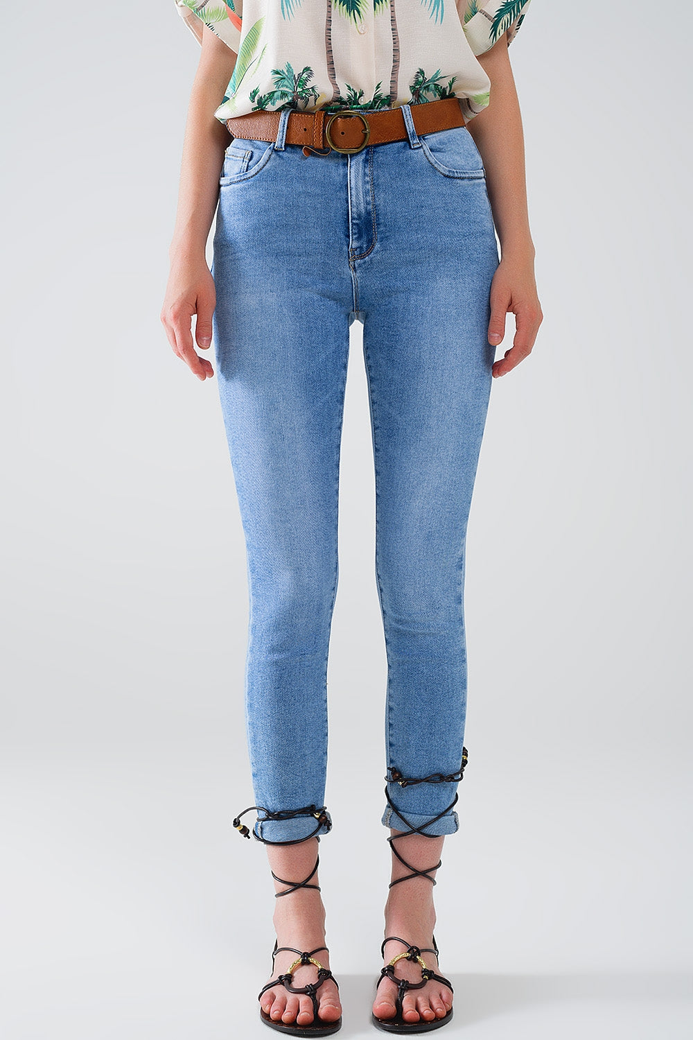 Q2 Jeans super skinny a vita regolare in lavaggio chiaro con 5 tasche