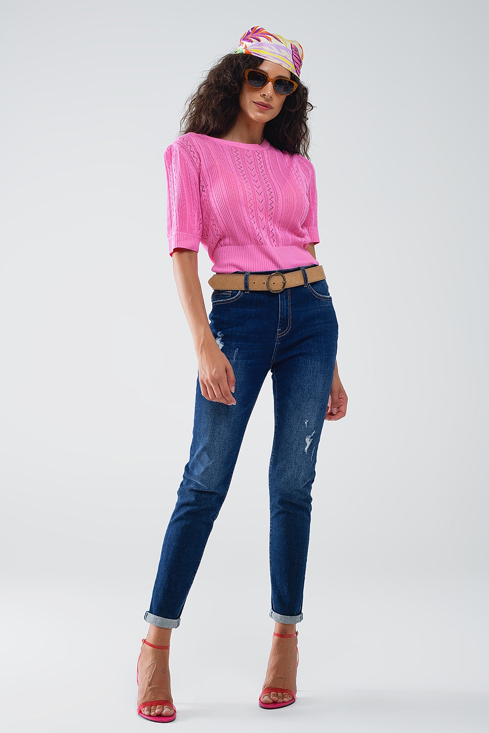 Jeans super skinny con lavaggio scuro e distressed in denim elasticizzato
