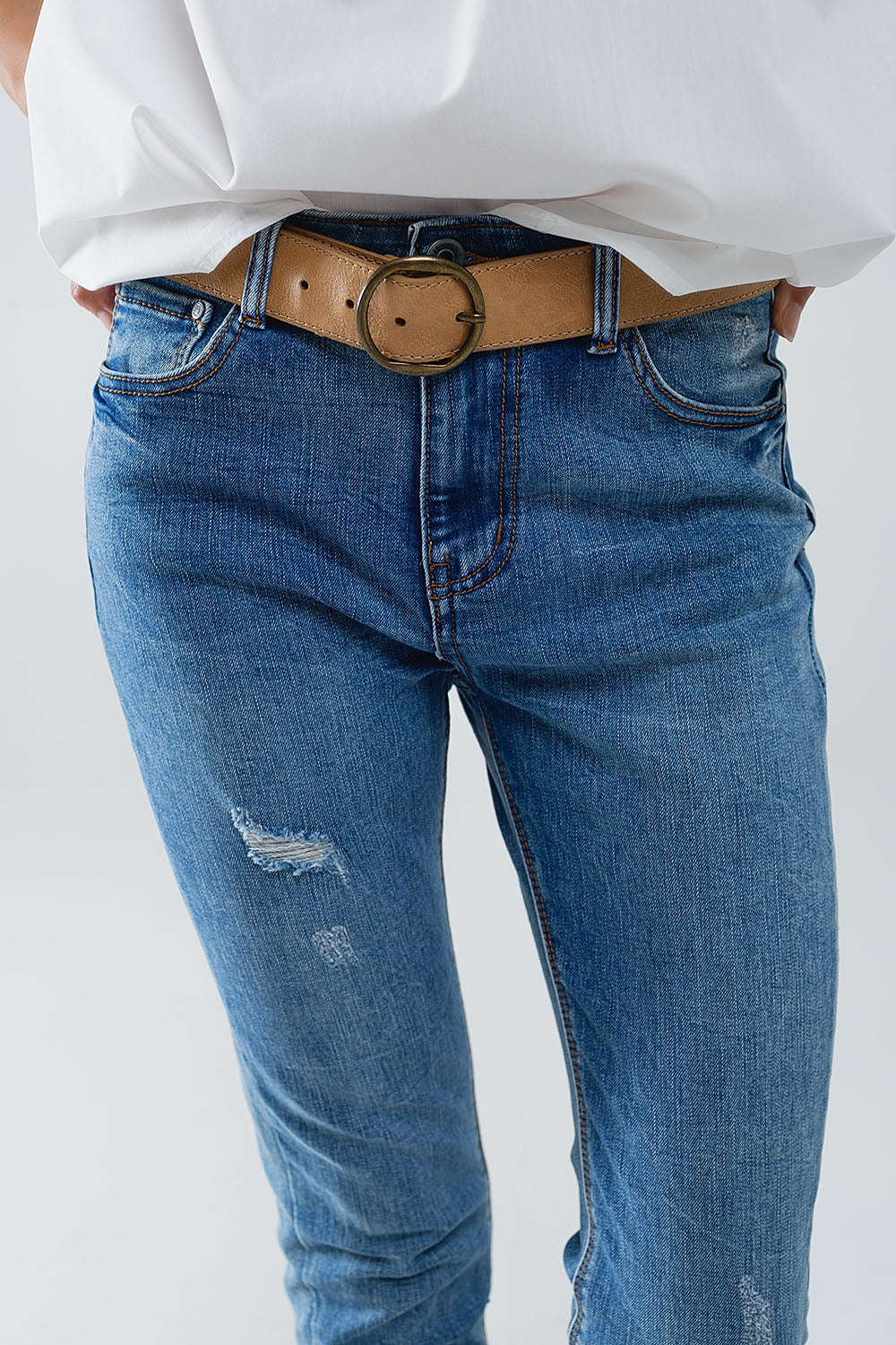 Jeans super skinny in denim elasticizzato lavaggio a mano con dettagli di distress
