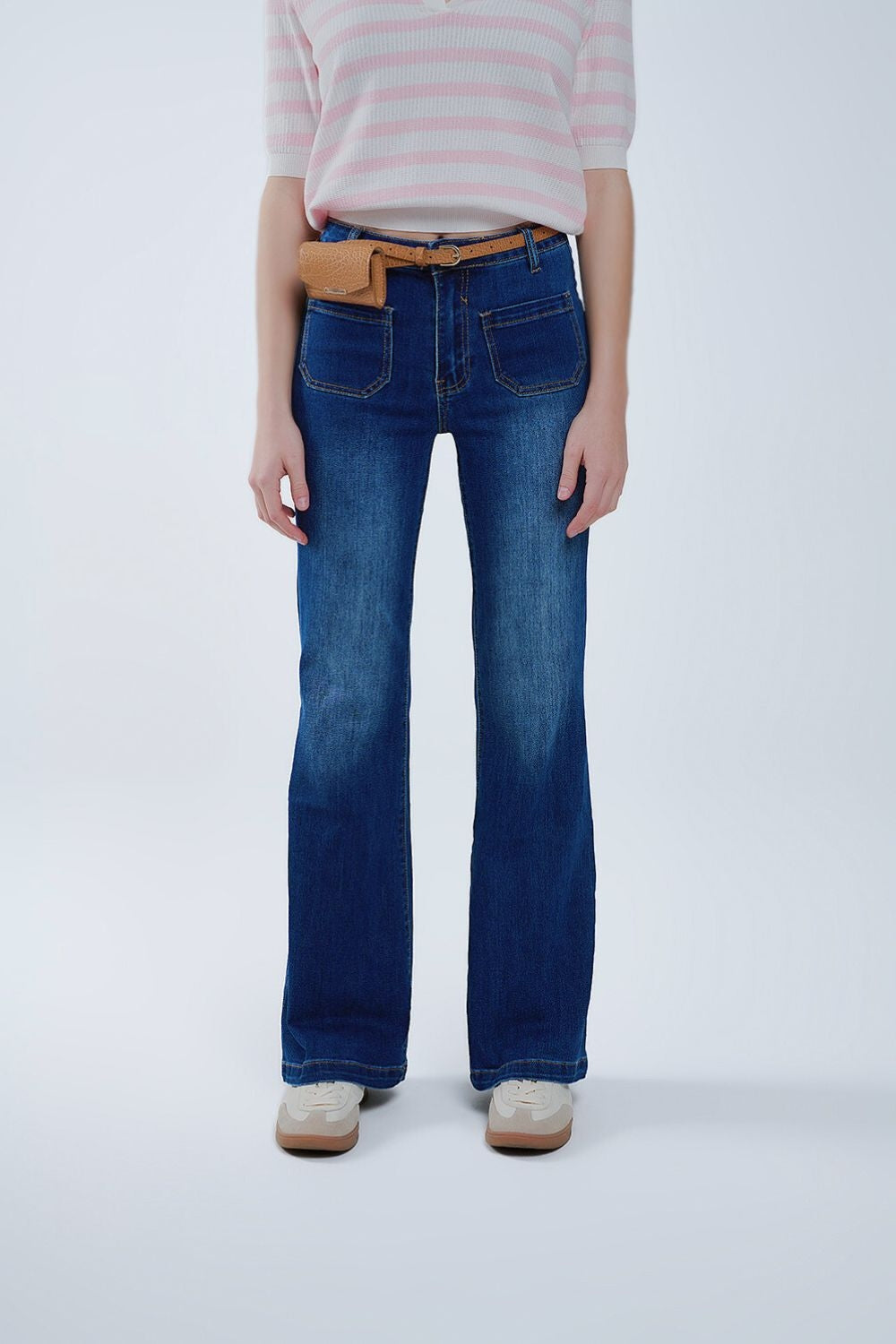 Q2 Jeans svasati blu scuro con tasche frontali