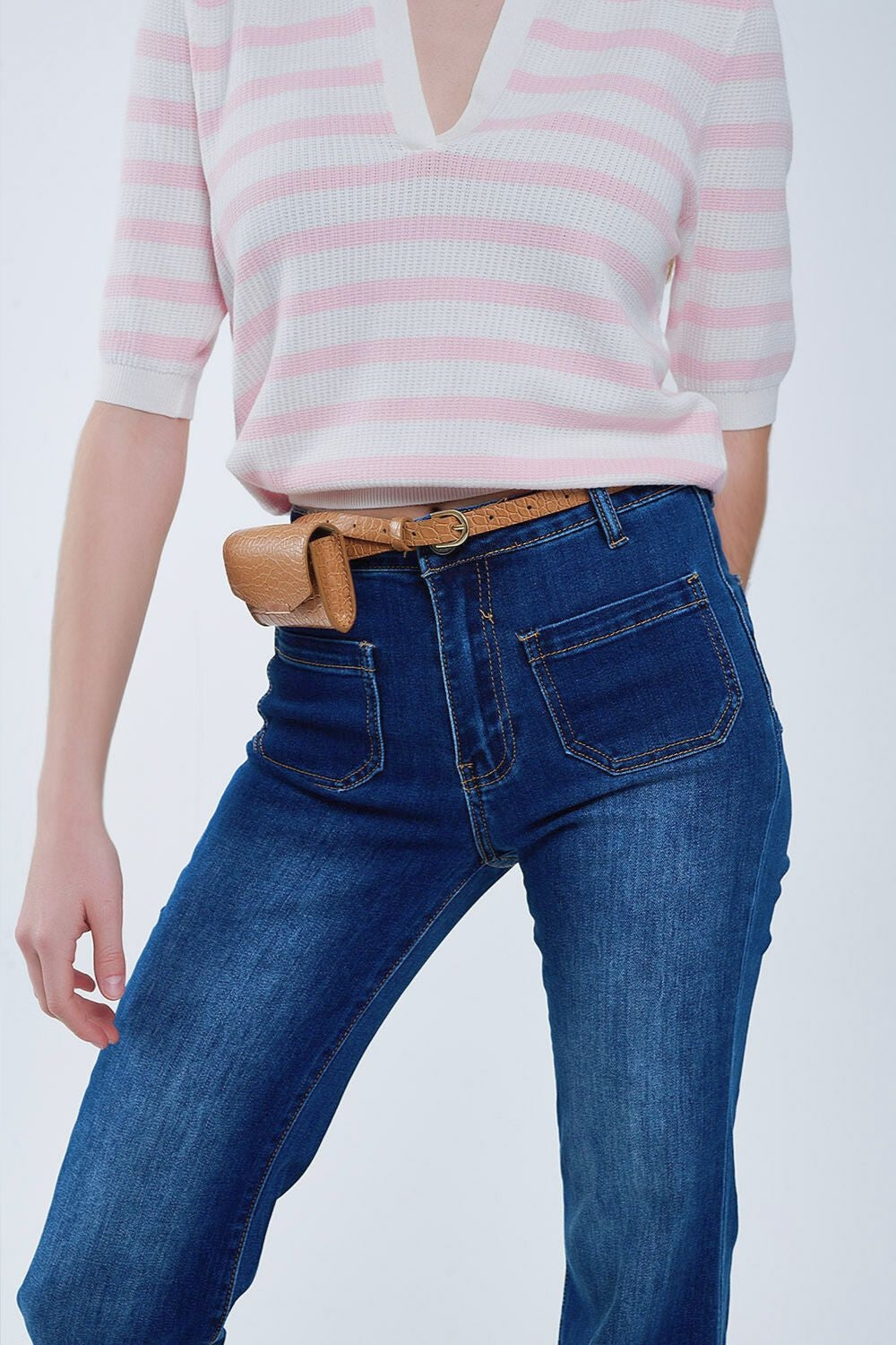 Jeans svasati blu scuro con tasche frontali