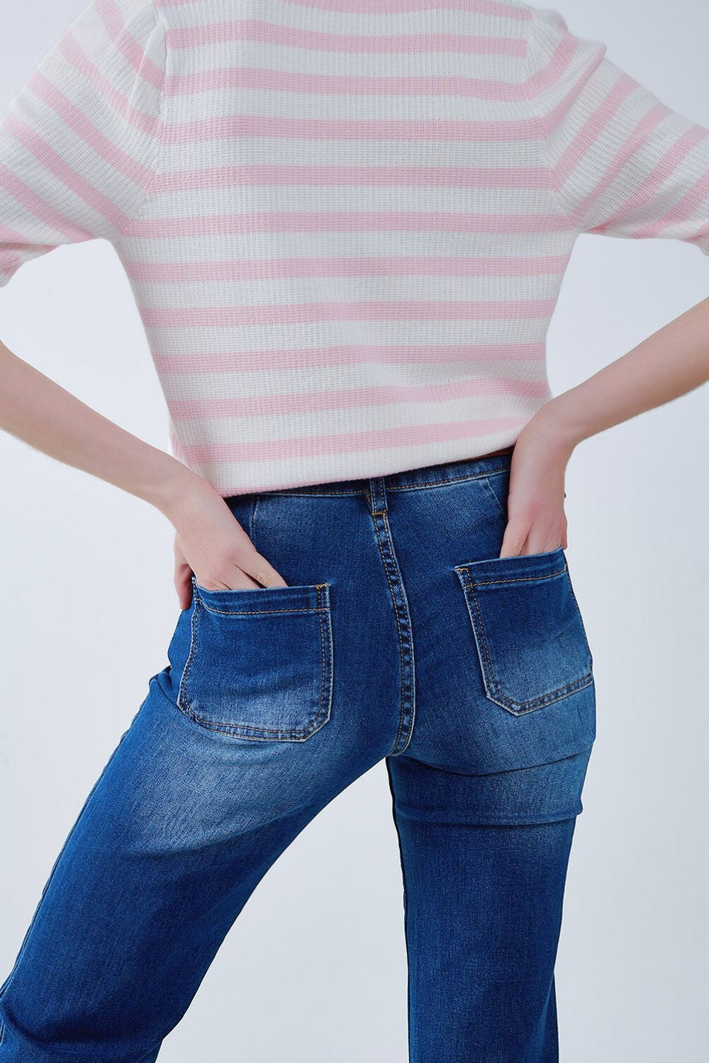 Jeans svasati blu scuro con tasche frontali