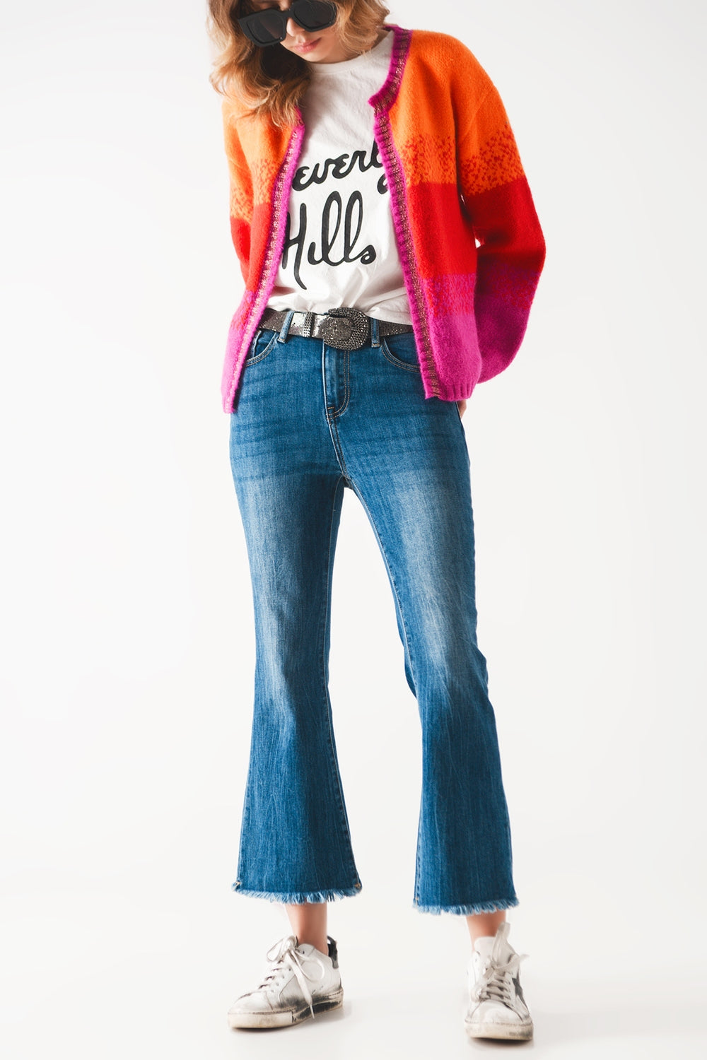 Jeans svasati con bordo grezzo in lavaggio medio