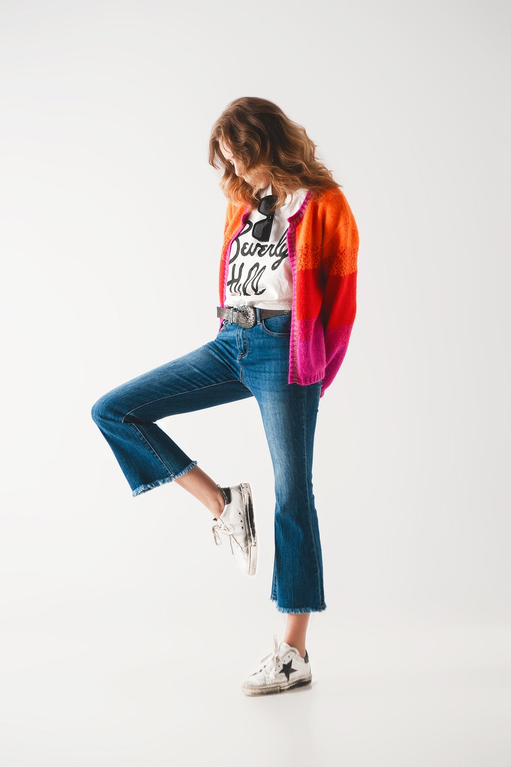 Jeans svasati con bordo grezzo in lavaggio medio