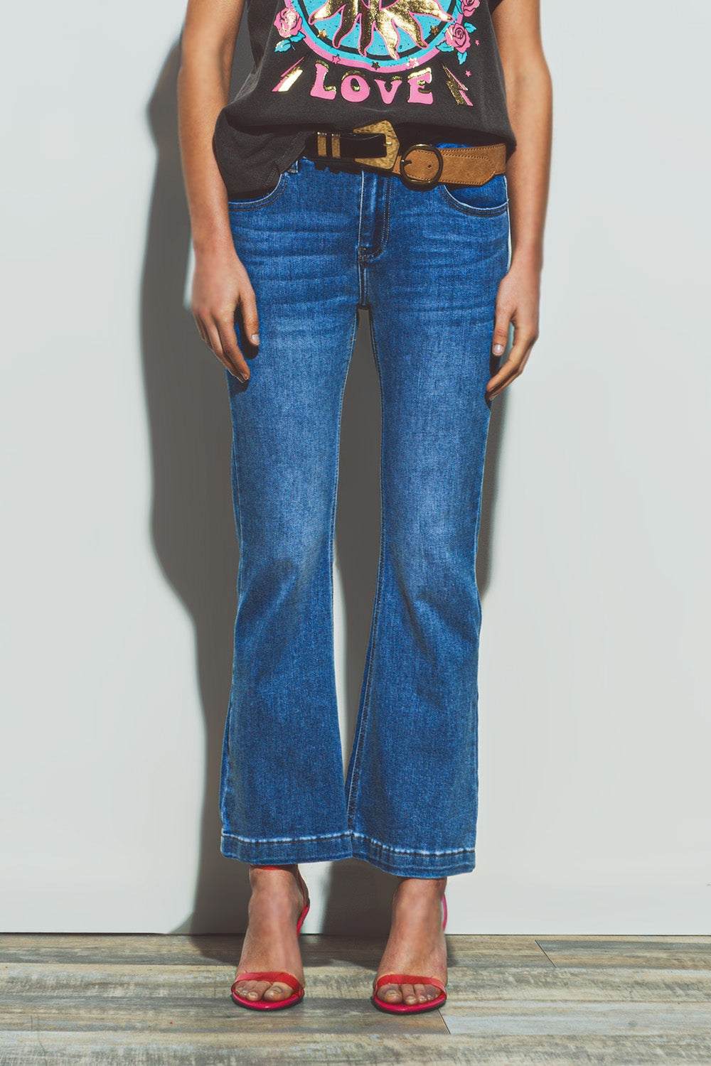 Jeans svasati con doppio bottone in vita in denim blu