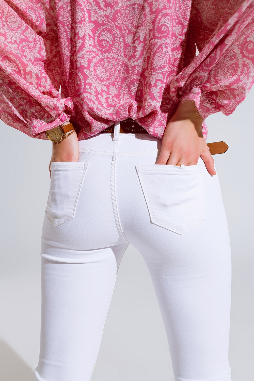 Jeans svasati di base a vita alta in bianco