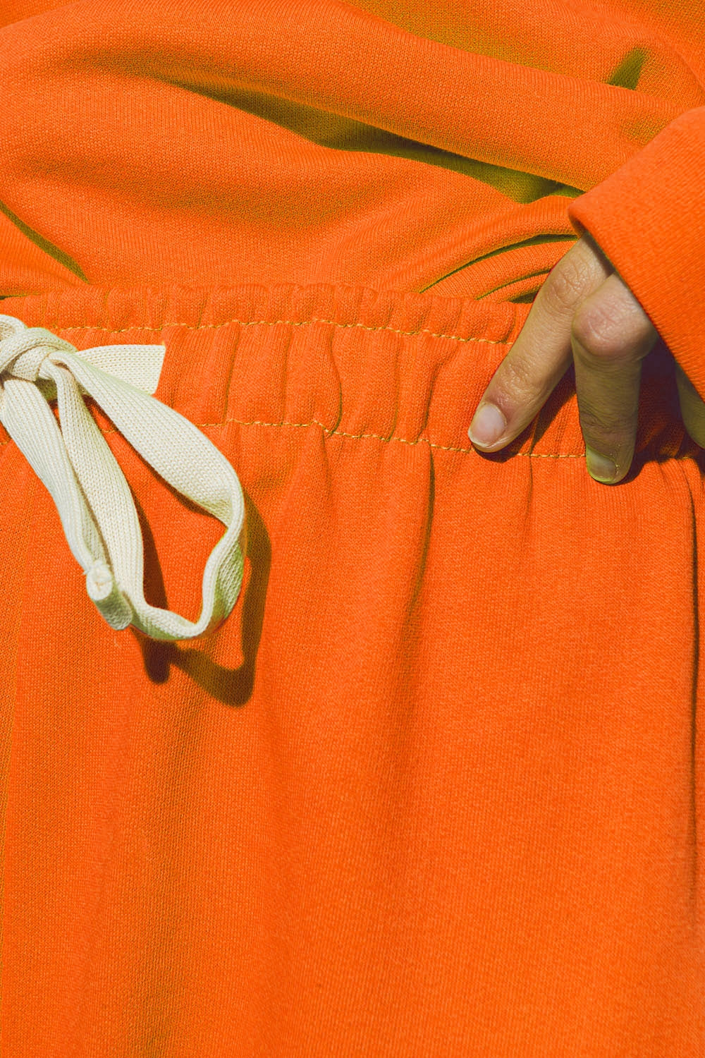 Jogger oversize con cravatta in vita in arancione brillante