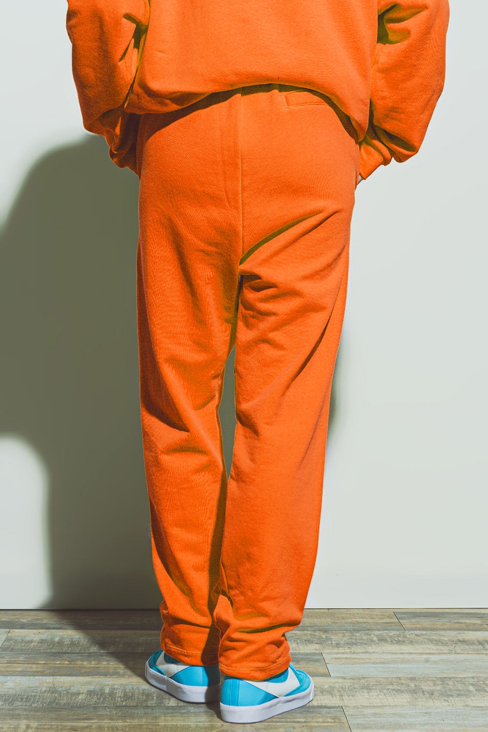 Jogger oversize con cravatta in vita in arancione brillante