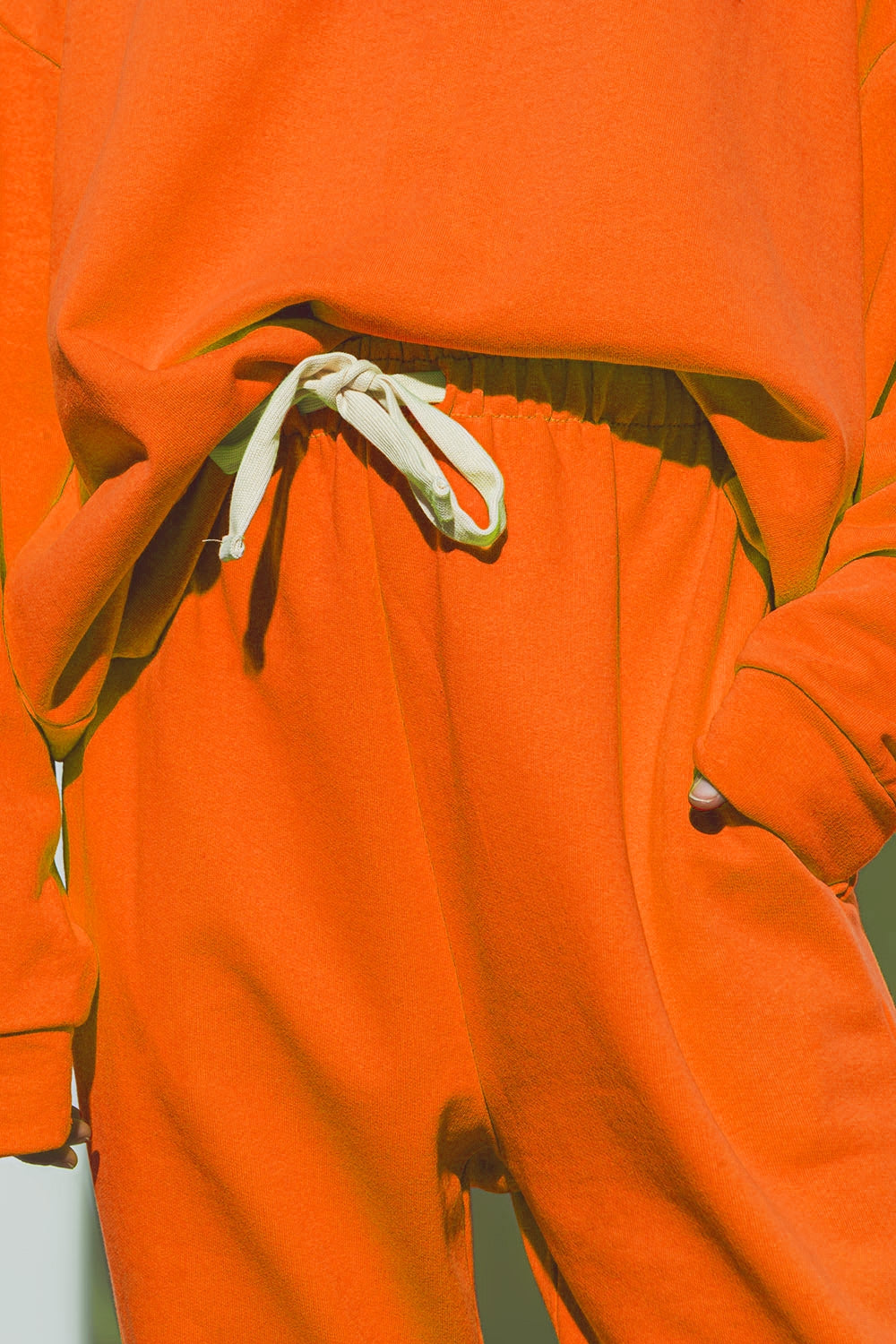 Jogger oversize con cravatta in vita in arancione brillante