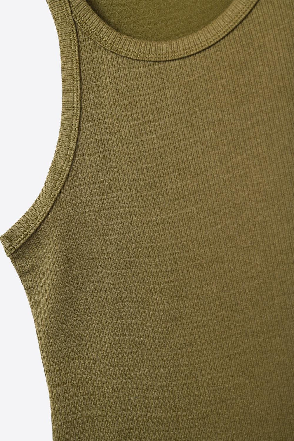 Khaki T-shirt aderente tipo nuotatore con scollatura rotonda e spalline
