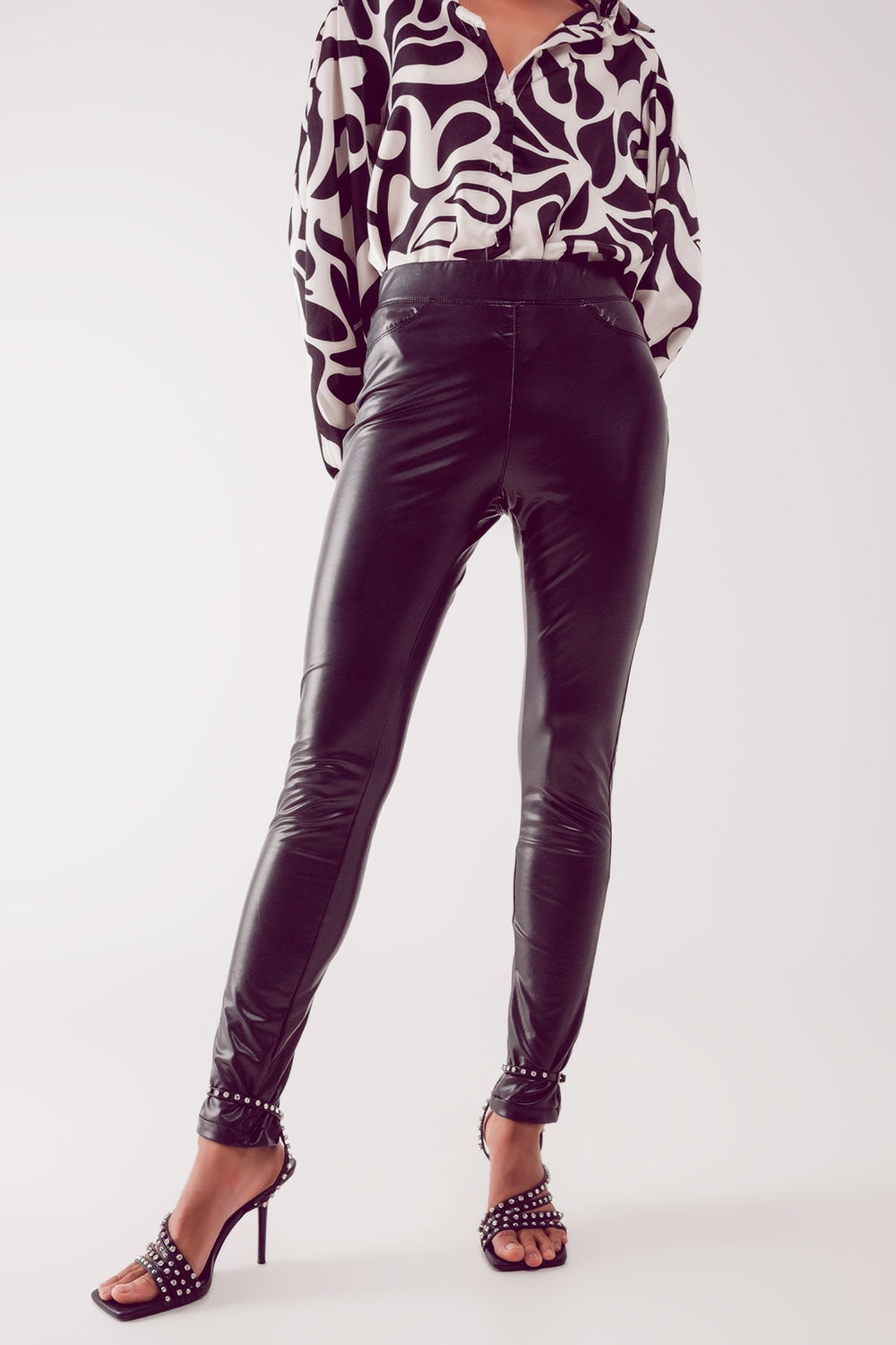 Q2 Leggings neri effetto pelle