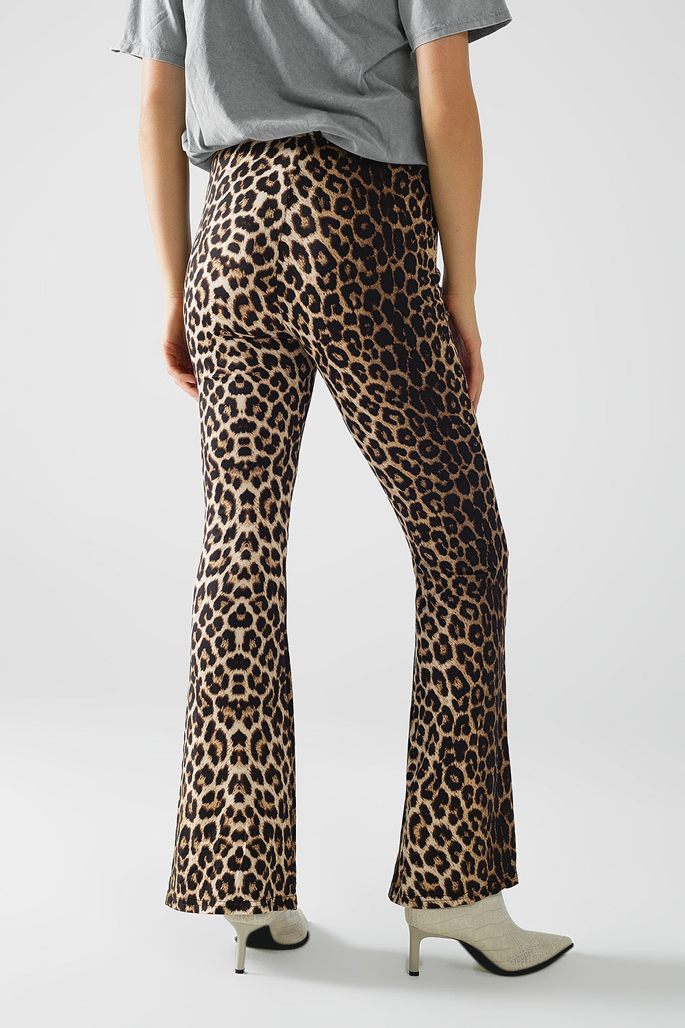 Leggings svasati in elastan con stampa leopardata