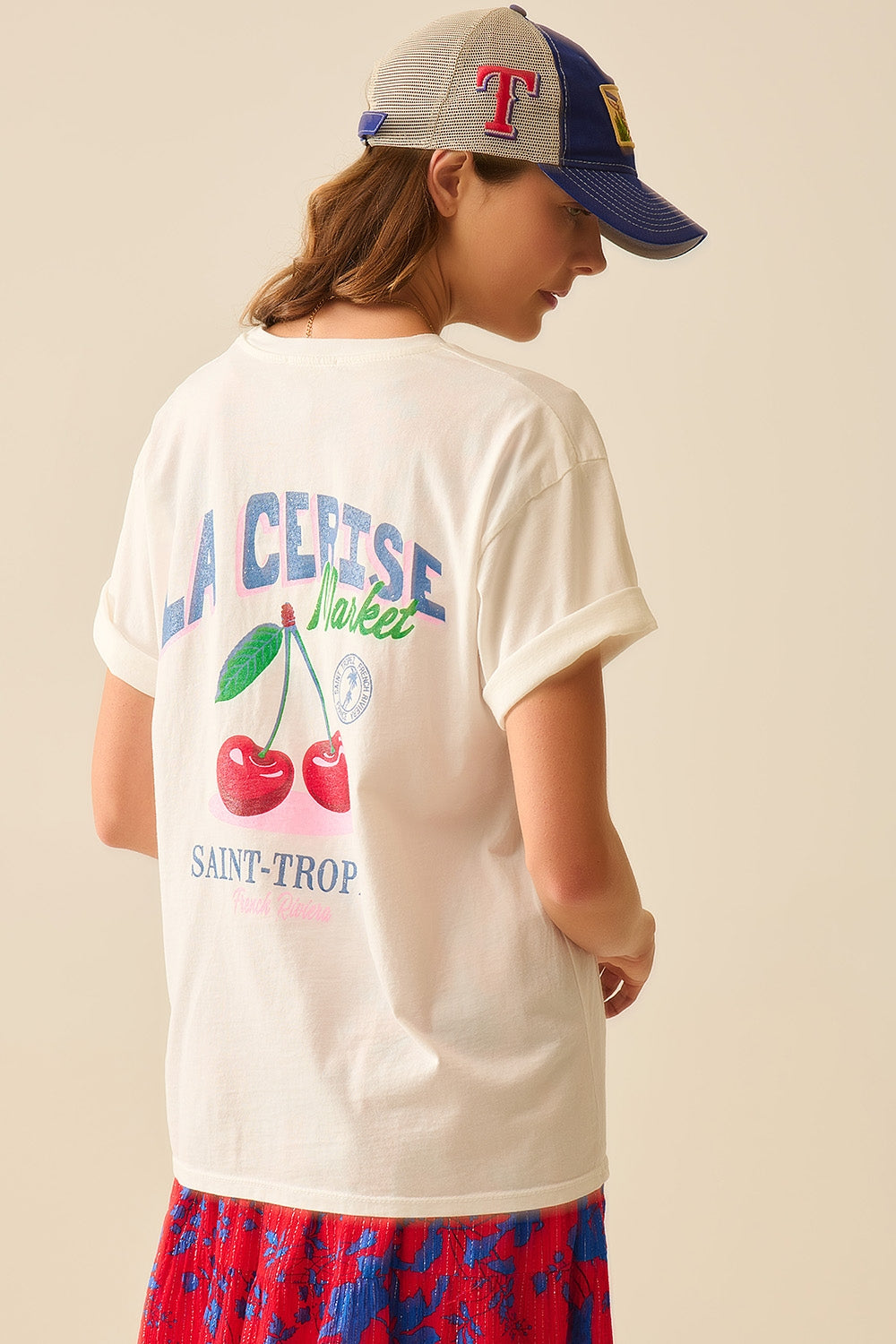 Q2 made in italy T-shirt bianca con grafica La Cerise Market Saint-Tropez