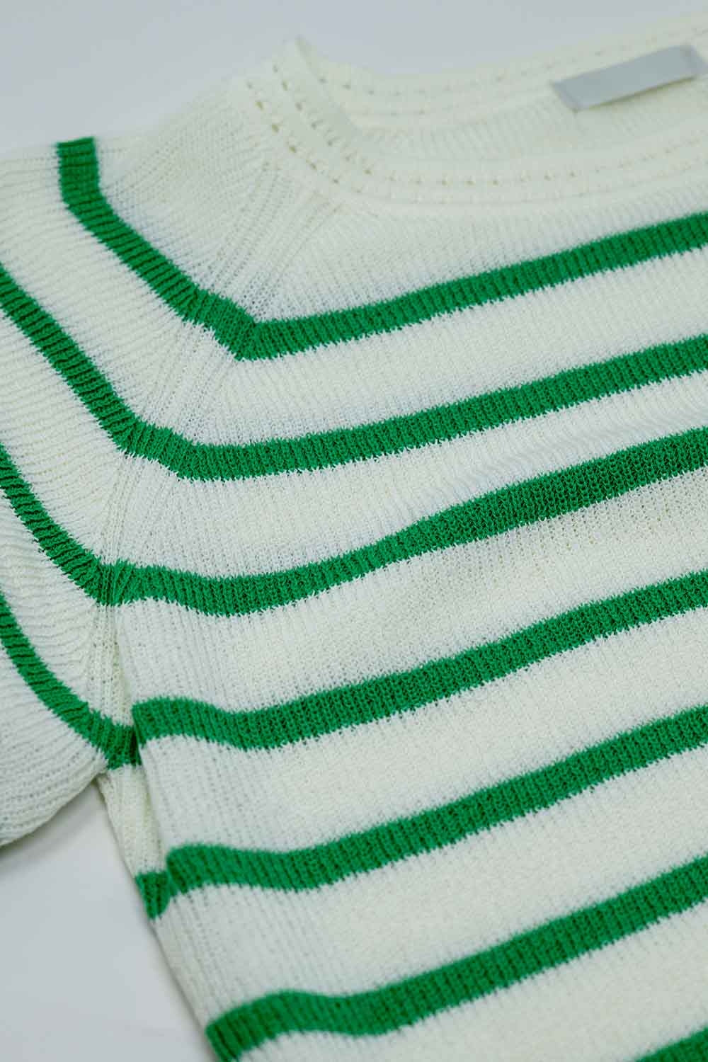 Maglia a maniche corte in maglia bianca con strisce verdi