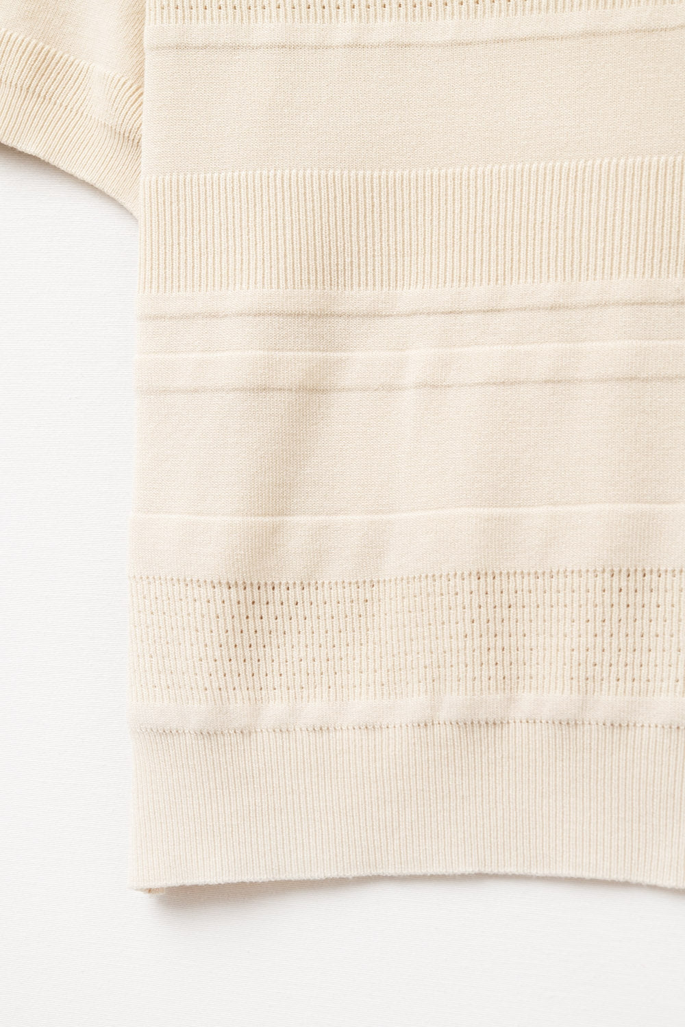 Maglia a righe testurizzate in beige