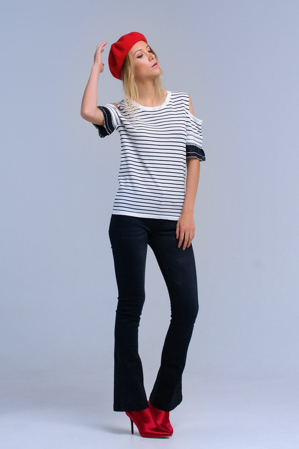 Maglia bianca a righe con ricamo