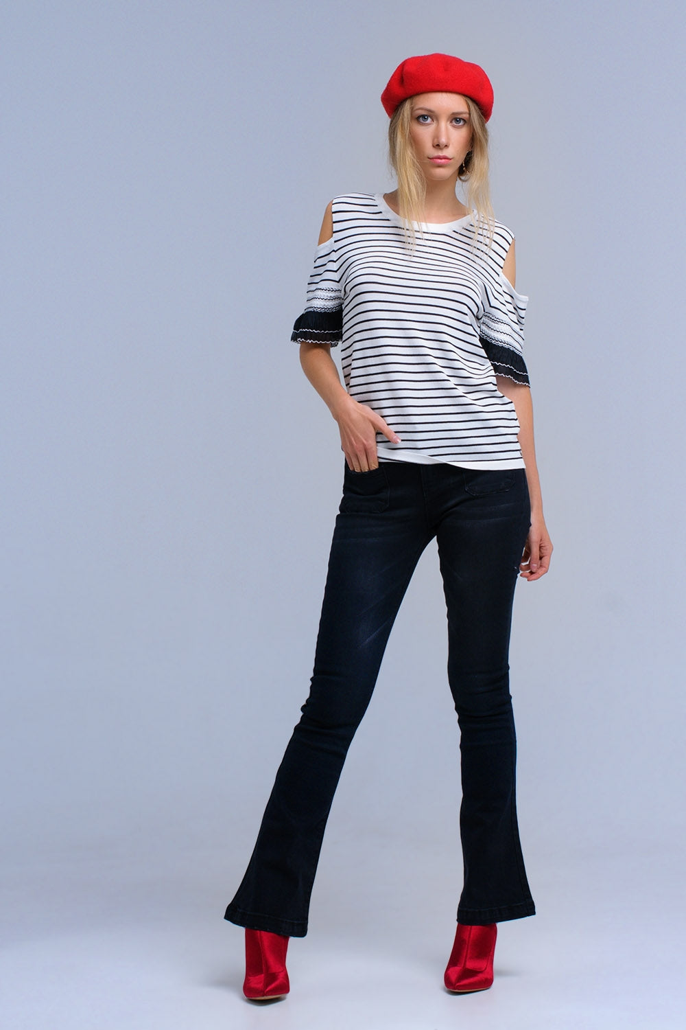 Maglia bianca a righe con ricamo