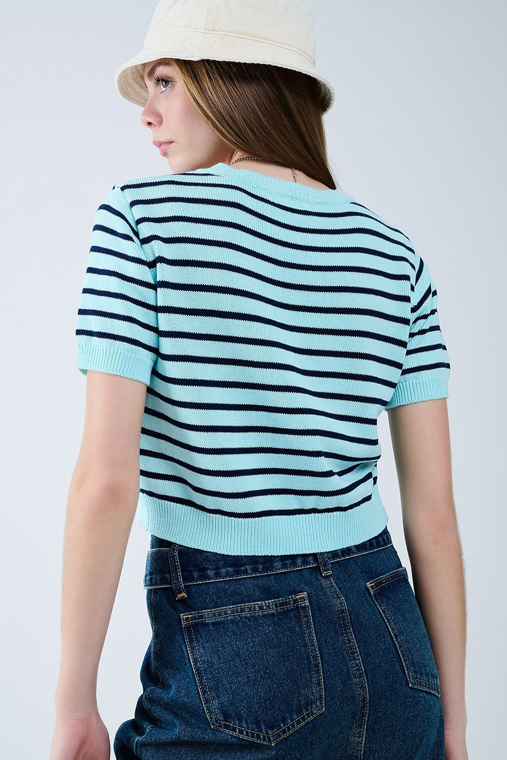 Maglia corta verde menta con strisce blu scuro