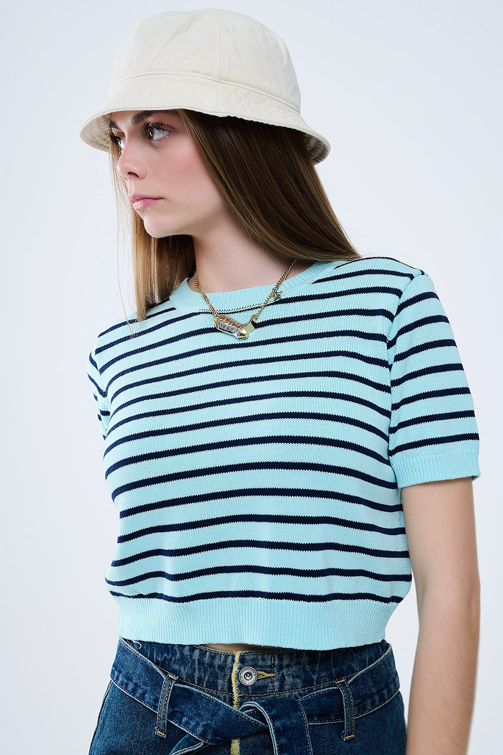 Maglia corta verde menta con strisce blu scuro